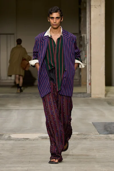 Look 30